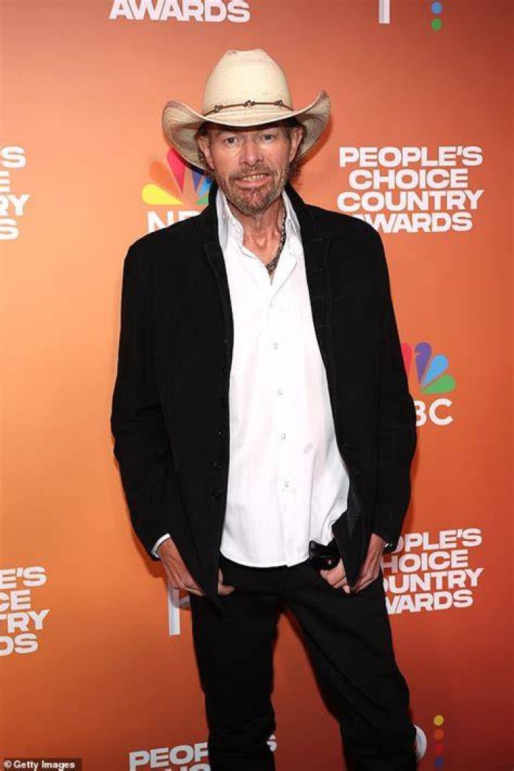 Keith, pictured at the People's Choice Country Awards in September last year, died 'peacefully' on Monday night, surrounded by his family